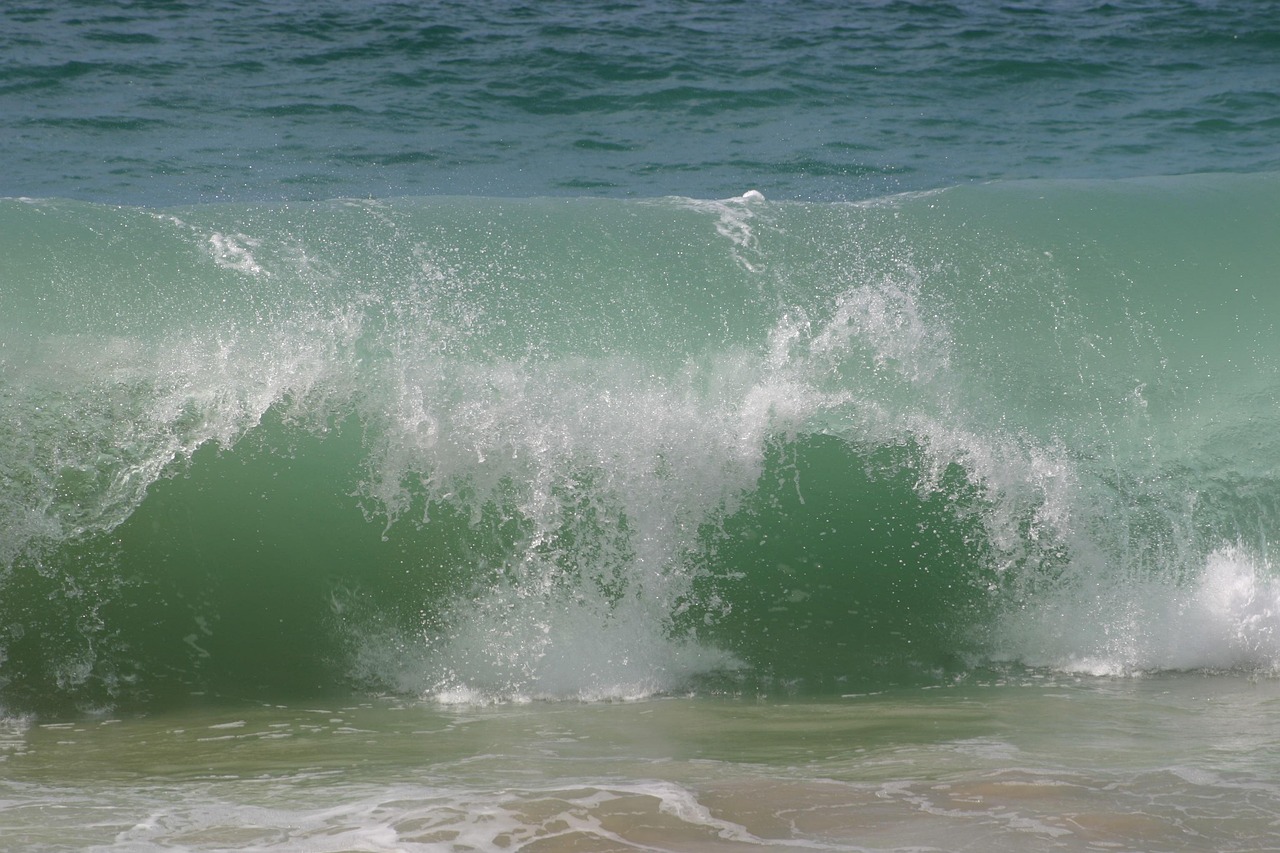 Wave, breaking, water — Green Hut's Volcano Vaporizer: Harness the Science of Precise Temperature Control