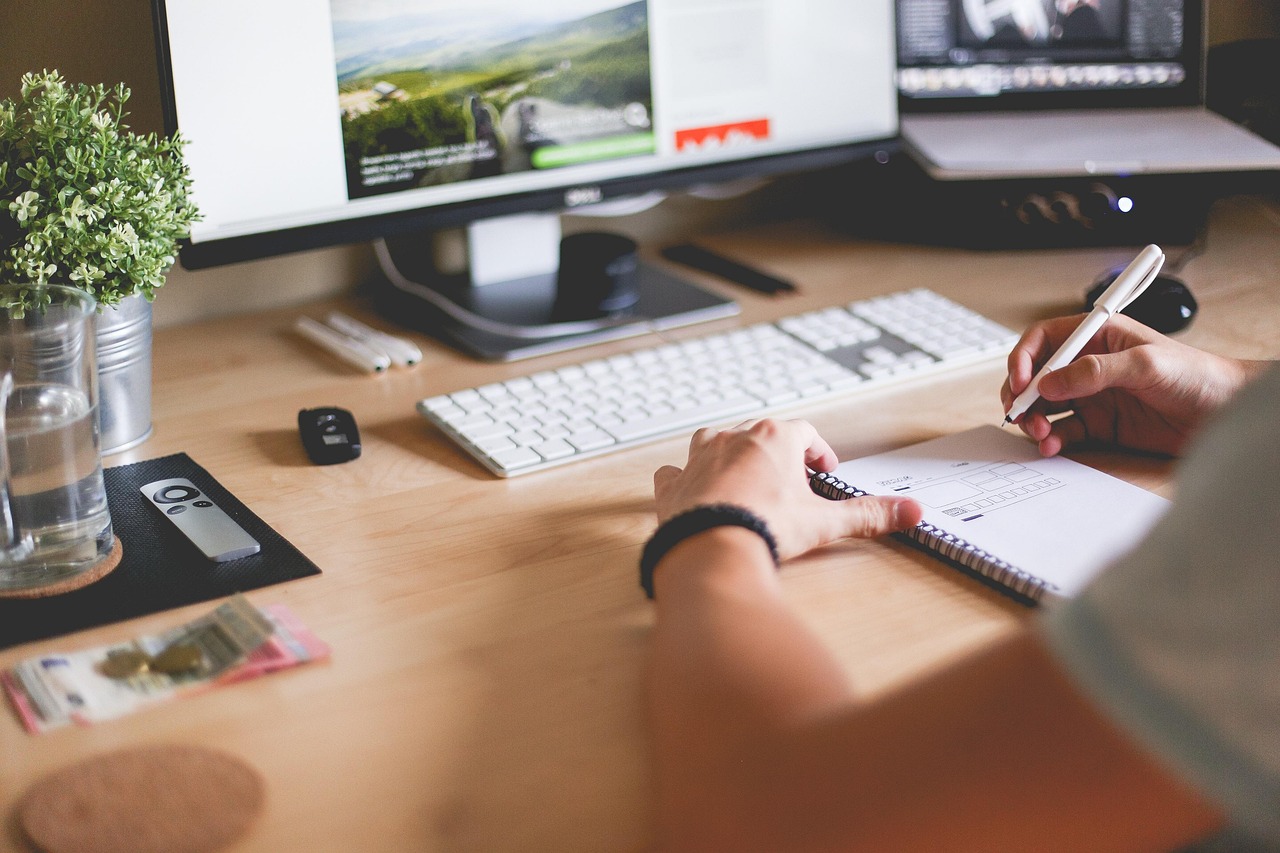 Office, business, technology — Navigating MetaTrader 4: A Comprehensive Guide for Beginners
